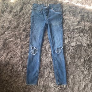 Free people busted knee ankle skinny jeans.